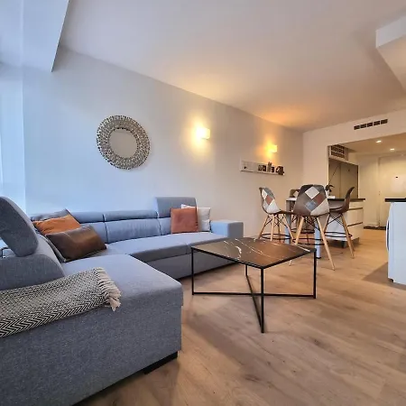 Daire Spacious 8-guest With 3 & Garage *