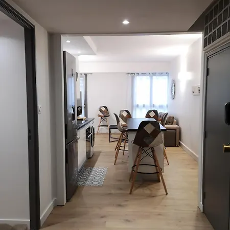 Daire Spacious 8-guest With 3 & Garage
