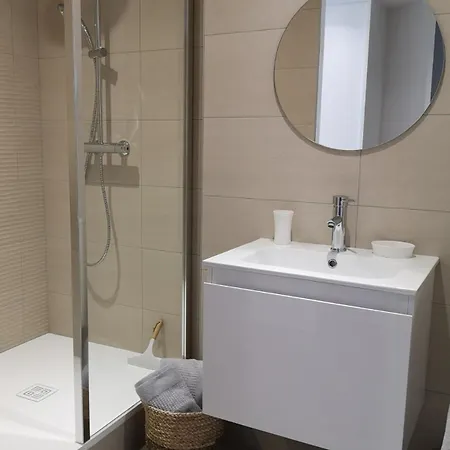 Spacious 8-guest With 3 & Garage *