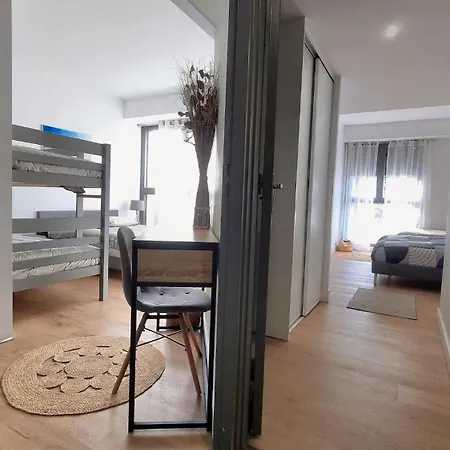 Daire Spacious 8-guest With 3 & Garage