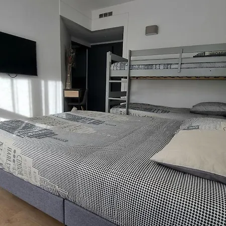 Spacious 8-guest With 3 & Garage Daire
