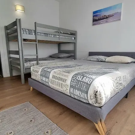 Daire Spacious 8-guest With 3 & Garage *